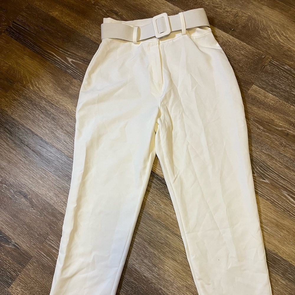 Boohoo white trouser shorts size 6